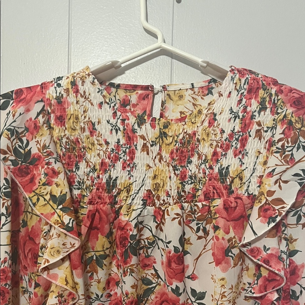 Chic Floral Ruffle Blouse - Picture 3 of 9